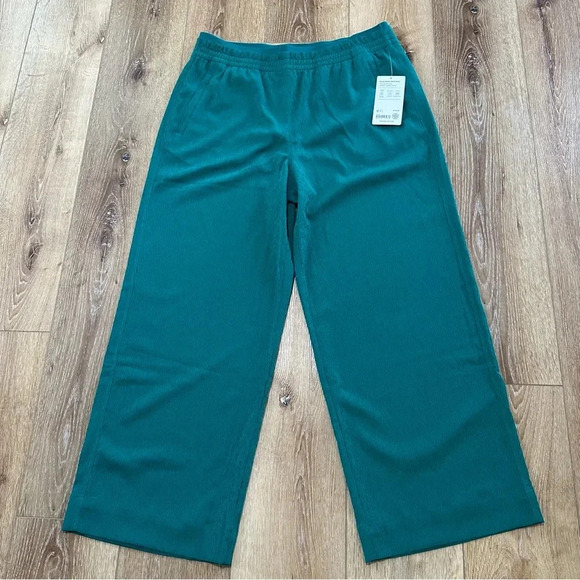 Athleta Echo Wide Crop Kelly Green Quick Drying Breathable Pants Sz 14T GUC - Picture 2 of 10